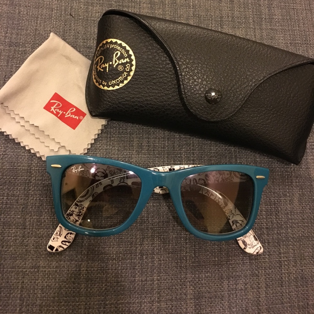 Ray-Ban Wayfarer Limited Edition Comics